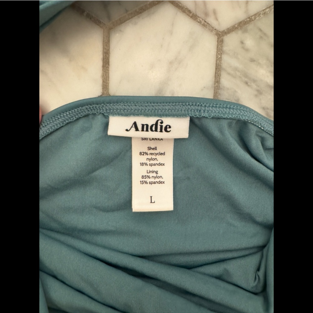 Andie one piece, L - Picture 3 of 3